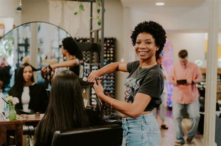 Are most hair stylists independent contractors?