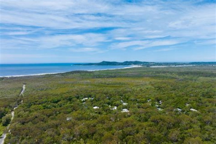 Are there shops on Noosa North Shore?