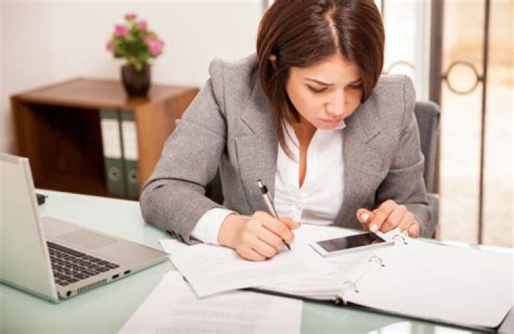 Can a 18 year old file taxes independently?