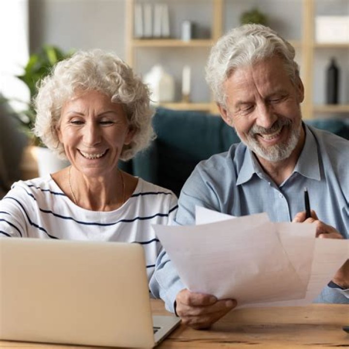 Can a husband and wife file separate tax returns?