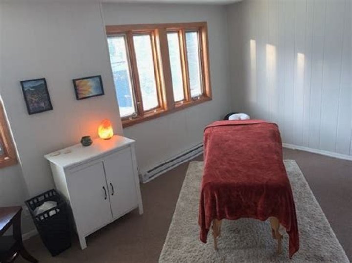 Can a massage therapist sublet an office space?