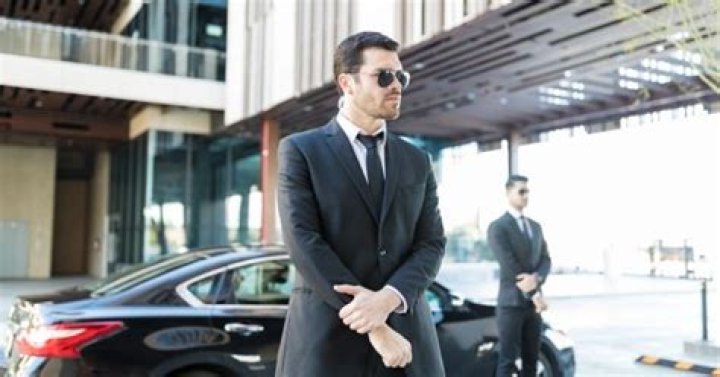 Can a non US citizen work?