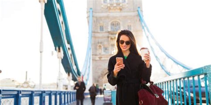 Can a US citizen living abroad have to pay taxes?