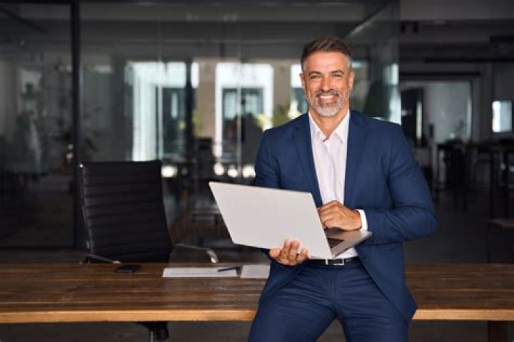 Can I start a business while working full-time?