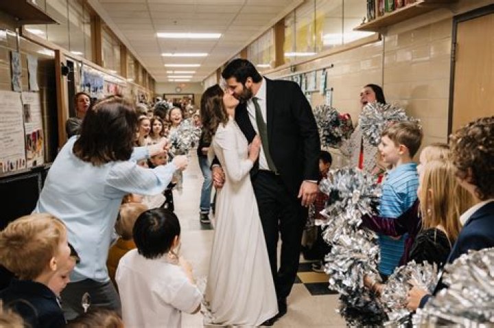 Can two international students marry in US?