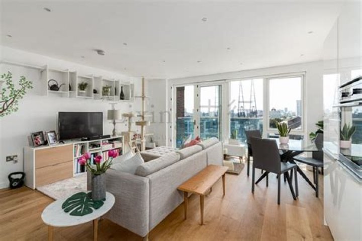 Can you hire someone to help you find an apartment?