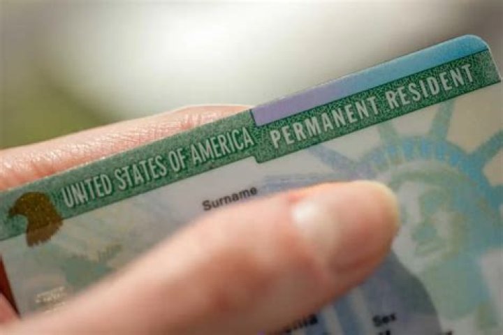Do green card holders need to file taxes?