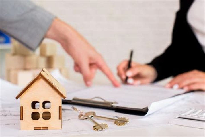 Do tenants pay house insurance?