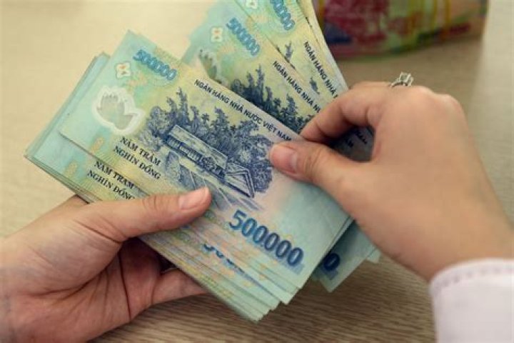 Do Vietnamese pay income tax?