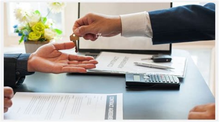 Does a cosigner have to live in the apartment?