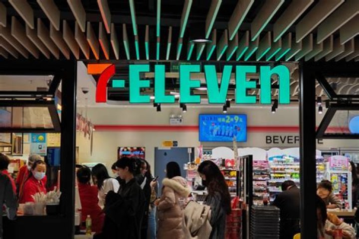 How many 7 Elevens are in Hong Kong?