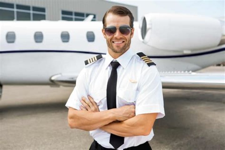 How much do private jet pilots make?