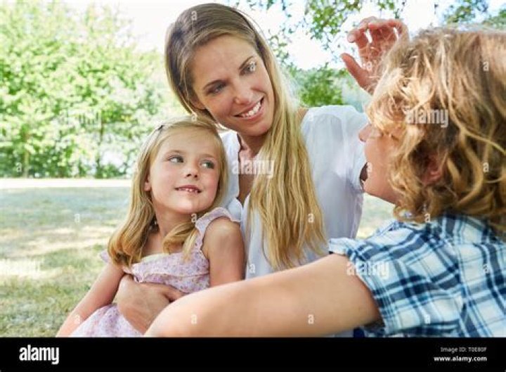 How much does a single mother with two children get in benefits?