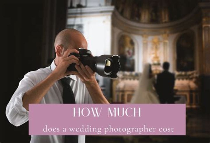 How much does an amatuer photographer make for a wedding?