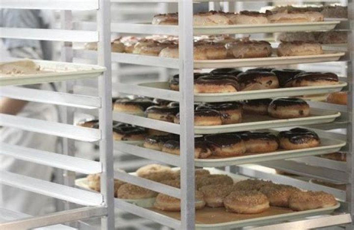 How much does it cost to open a donut shop?