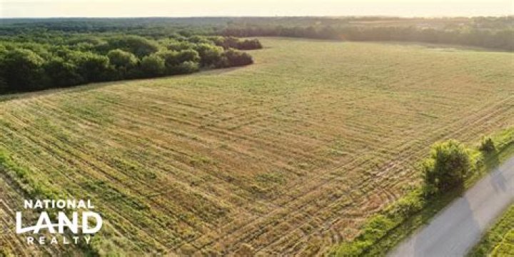 How much is an acre of land in Wisconsin worth?