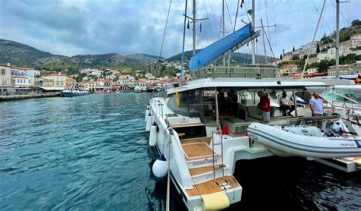 How much is it to rent a boat in Greece?