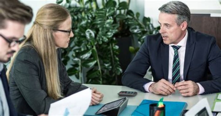 How much should a Managing Director get paid?