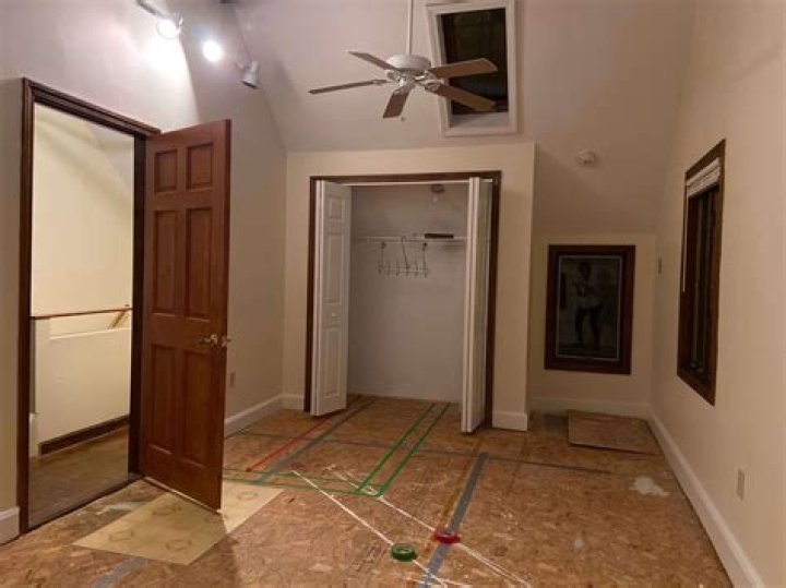 How often does a landlord have to replace carpet in Maryland?