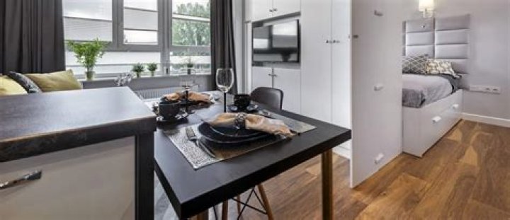 Is 700 square feet a small apartment?