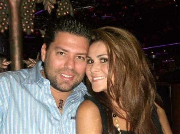 Is Armando Montelongo still married?