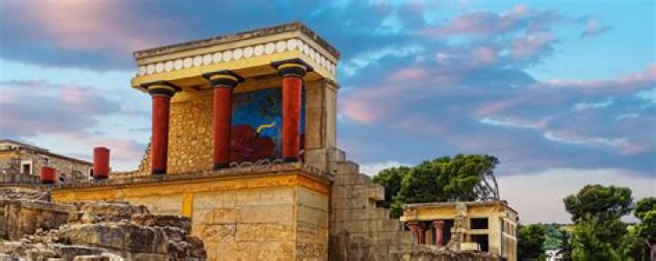 Is the Palace of Knossos still standing?