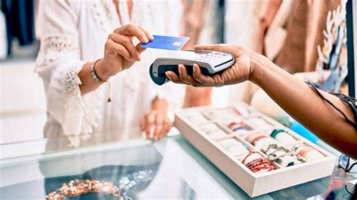 What are the benefits of credit to customers?