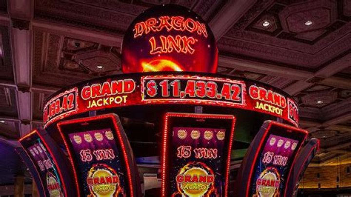 What are the luckiest slot machines in Vegas?