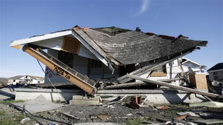 What damage can hurricanes cause to homes?