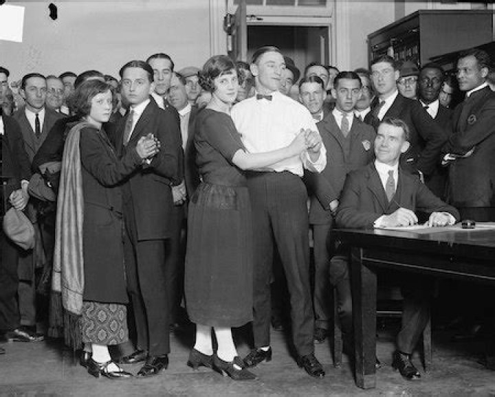 What did families do for entertainment in the 1930s?