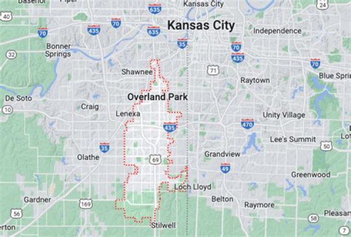 What is the population of Overland Park Kansas in 2020?