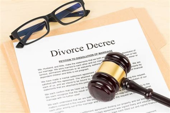 When is a divorce decree supposed to be signed?