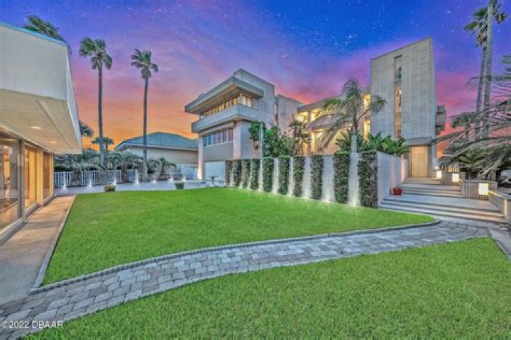 Who are the owners of a condominium complex?