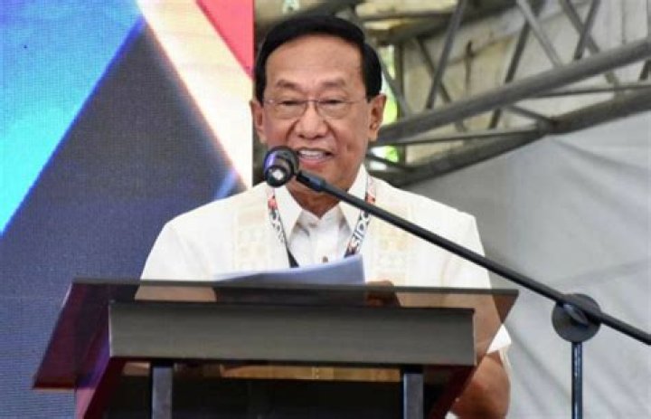 Who is the leader of Public Works and Communication?