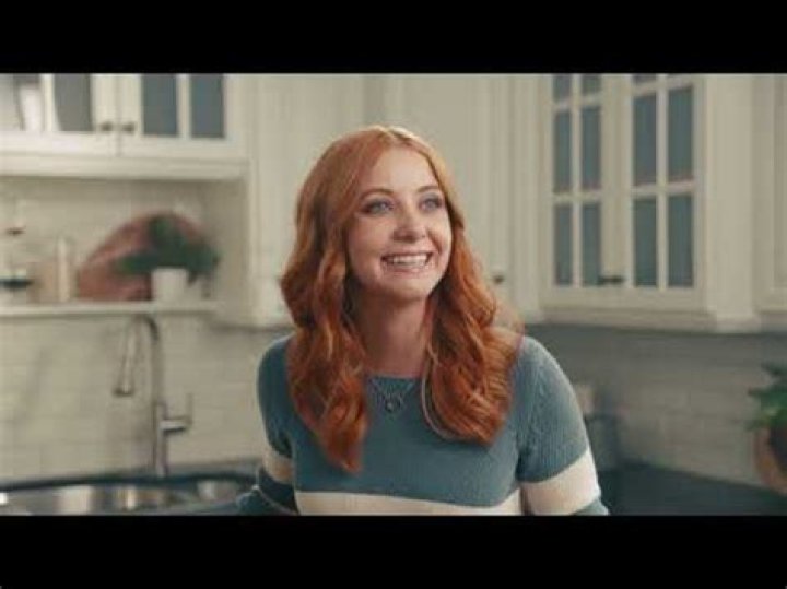 Who is the woman in the Amica commercial?