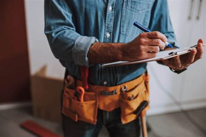 Who pays for repairs on a commercial property?