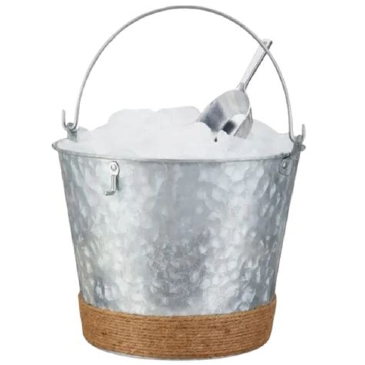 Why is ice covered with jute?